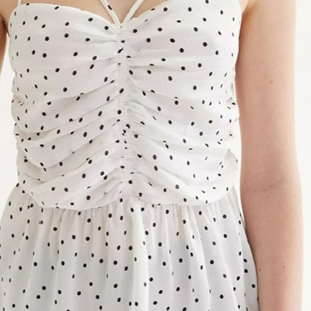 Sleeveless Peplum Top with Sweetheart Neckline - Picture 3 of 5